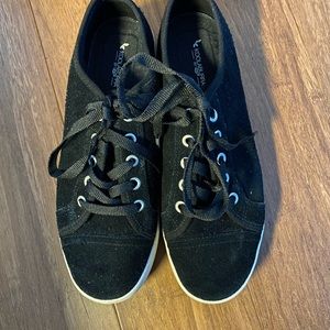 Kookaburra by Ugg black suede sneakers.